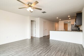 325 Kensington View Dr in Winter Haven, FL - Building Photo - Building Photo
