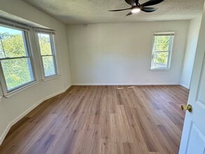 8801 E Independence Ave in Independence, MO - Foto de edificio - Building Photo