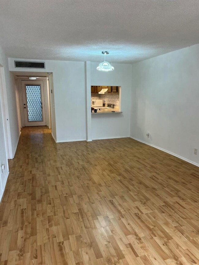 9470 Live Oak Plz, Unit 204 in Davie, FL - Building Photo - Building Photo