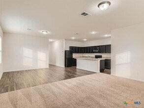 140 Seneca Loop in Kyle, TX - Building Photo - Building Photo
