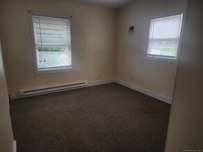 35 Merchants Ave in Norwich, CT - Building Photo - Building Photo