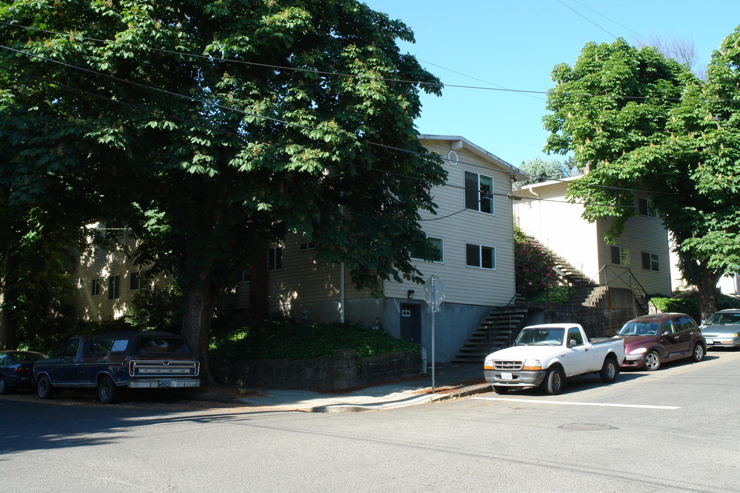 230 SW Gaines St in Portland, OR - Building Photo