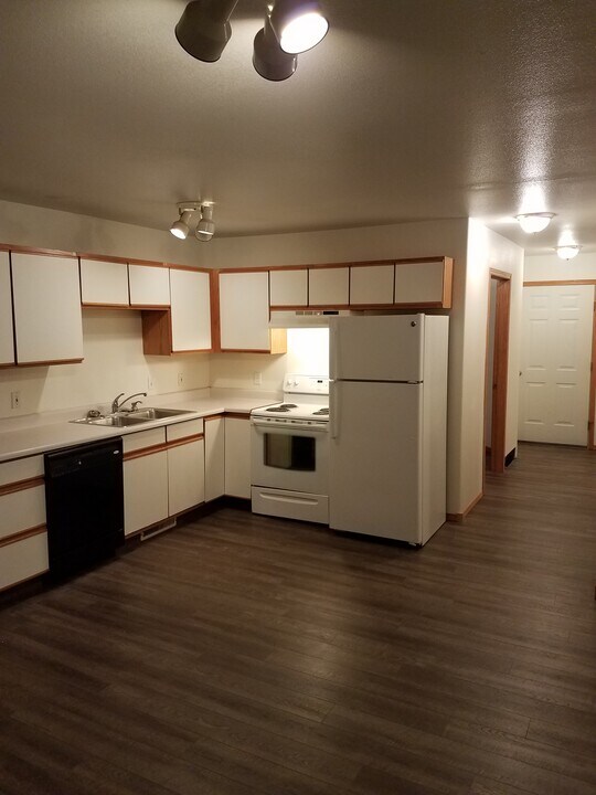1616 Lake Elmo Dr in Billings, MT - Building Photo