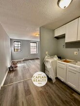 1407 Chapel St, Unit 34 in New Haven, CT - Building Photo - Building Photo