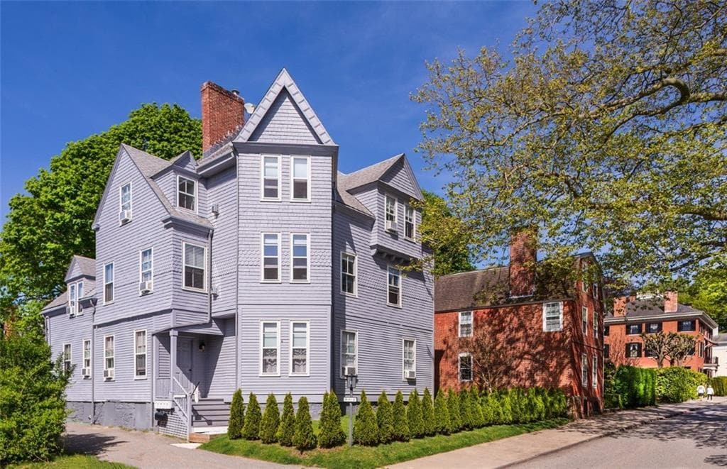 98 Mill St in Newport, RI - Building Photo