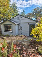 299 Gresham St in Ashland, OR - Building Photo - Building Photo