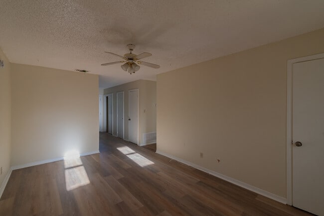 3216 Jim Lee Rd in Tallahassee, FL - Building Photo - Building Photo