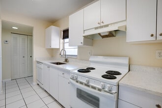 Coral Haven Apartments in Miami, FL - Building Photo - Building Photo