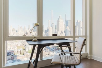 450 W 42nd St in New York, NY - Building Photo - Building Photo