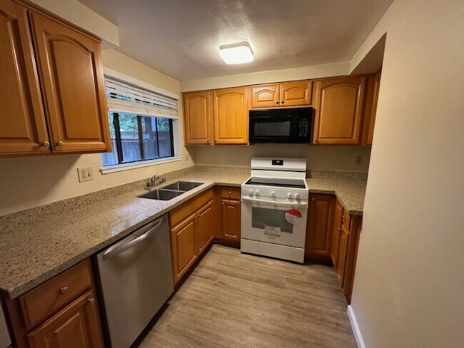 60 Grande Paseo in San Rafael, CA - Building Photo - Building Photo