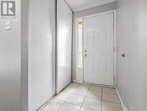 161 Milestone Crescent in Aurora, ON - Building Photo - Building Photo