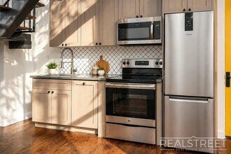 Myrtle Avenue, Unit 1A in Queens, NY - Building Photo - Building Photo