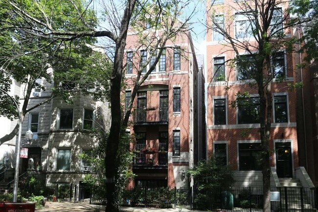824 W Buckingham Pl, Unit M03H