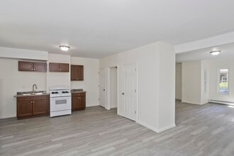 22-24 Highland Ave in Northampton, MA - Building Photo - Building Photo