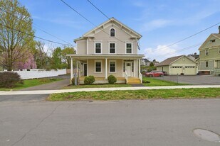 7 Day Ave, Unit 1R in Westfield, MA - Building Photo