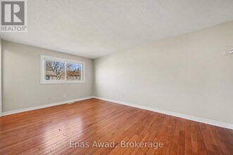 2001 Kelden Crescent in Ottawa, ON - Building Photo - Building Photo