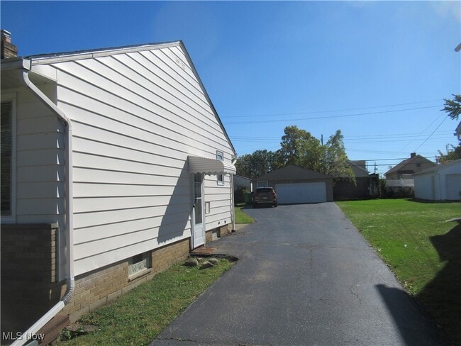 82 Best St in Bedford, OH - Building Photo - Building Photo