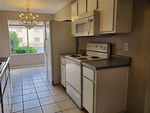 2755 Twistingbow Ln, Unit B in Las Vegas, NV - Building Photo - Building Photo