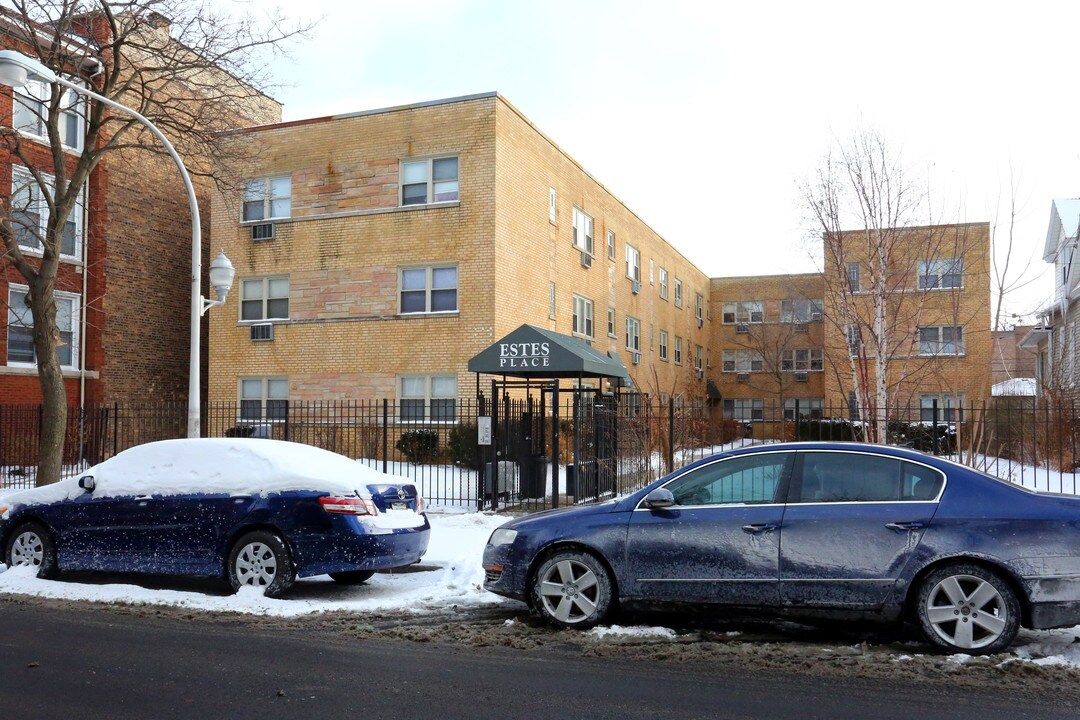 Estes Place Apartments in Chicago, IL - Building Photo