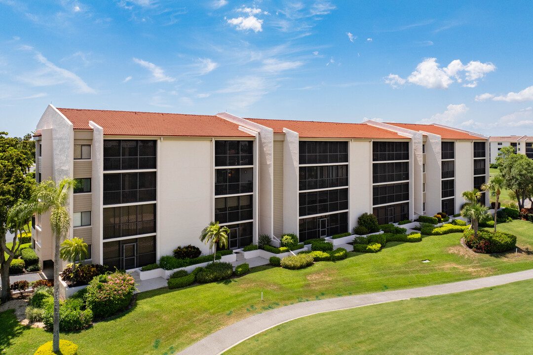 Flagship Village Condos in Ft. Myers, FL - Building Photo