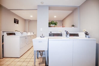 535 W Briar Pl in Chicago, IL - Building Photo - Building Photo