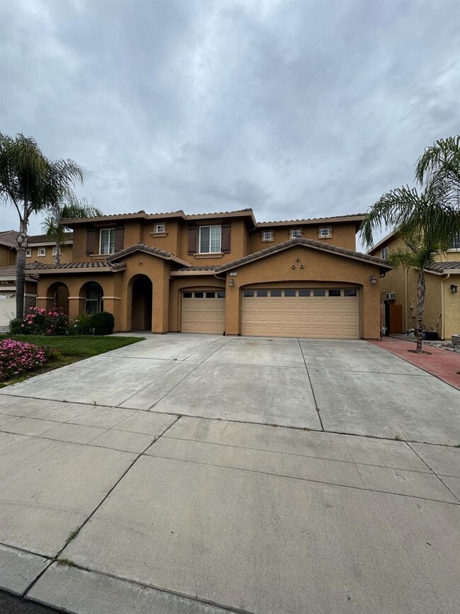 property at 1055 N Perry Ave