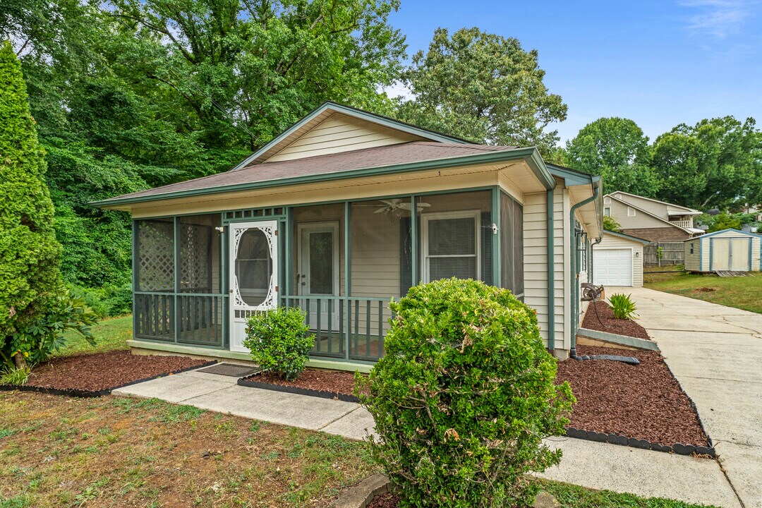 220 Hahn Pl SE in Concord, NC - Building Photo