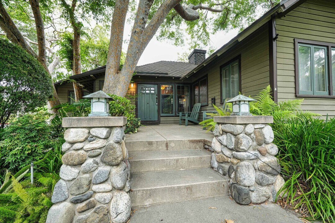101 E Greystone Ave in Monrovia, CA - Building Photo