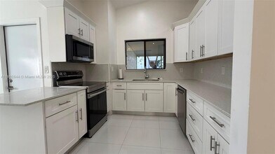 17010 SW 93rd Ave in Palmetto Bay, FL - Building Photo - Building Photo