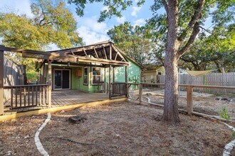 8102 Treehouse Ln in Austin, TX - Building Photo - Building Photo
