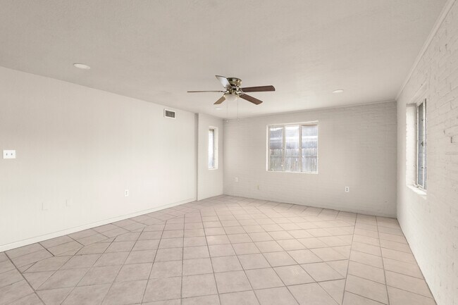 1700 N 6th St in McAllen, TX - Building Photo - Building Photo