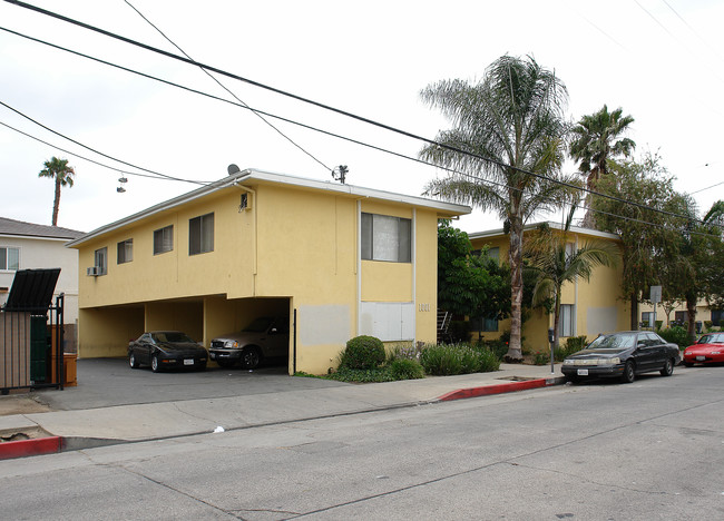 1001 Van Ness Ave in Santa Ana, CA - Building Photo - Building Photo