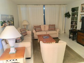 2505 S Ocean Blvd-Unit -3090 in Palm Beach, FL - Building Photo - Building Photo