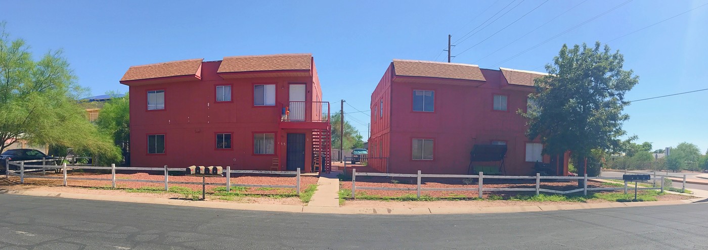 Broadway Court in Apache Junction, AZ - Building Photo