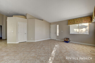 171 Channel Dr in Henderson, NV - Building Photo - Building Photo