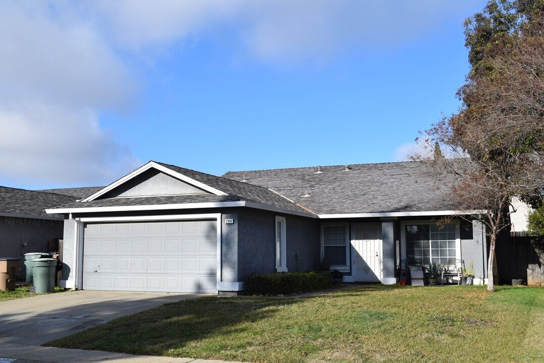 2390 Marsh Dr in Lincoln, CA - Foto de edificio