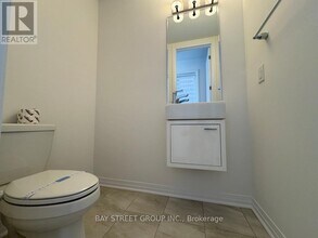 3210 Crystal Dr in Oakville, ON - Building Photo - Building Photo