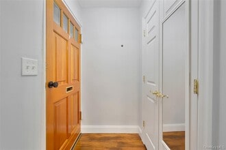 504 Pelham Rd in New Rochelle, NY - Building Photo - Building Photo