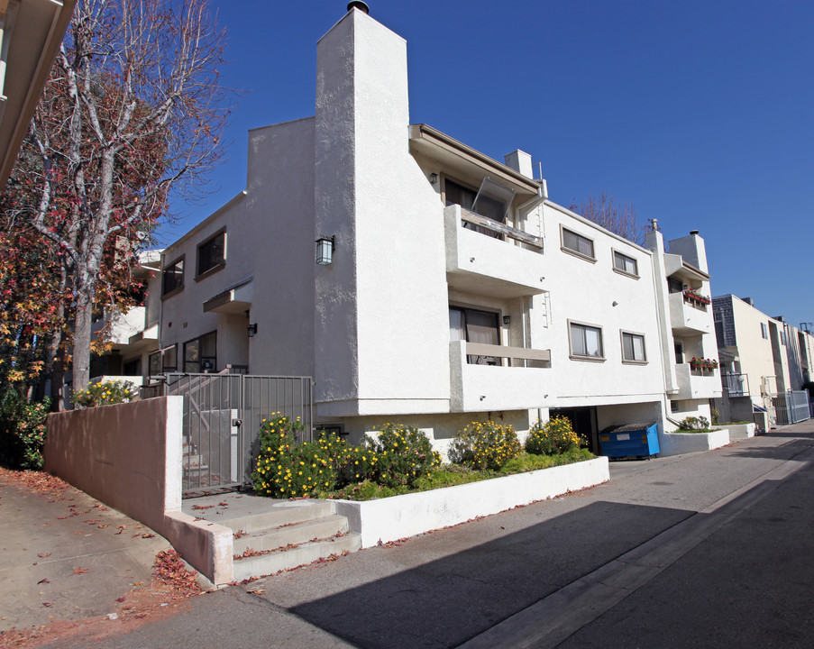 19620 Sherman Way in Reseda, CA - Building Photo