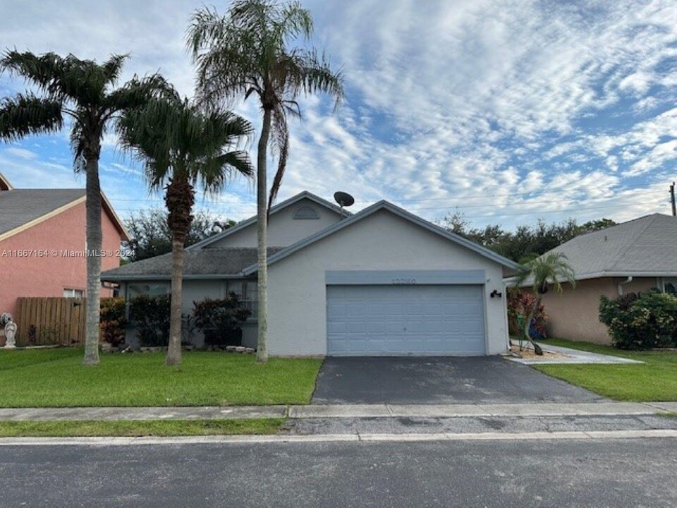 12260 NW 30th Manor in Sunrise, FL - Building Photo