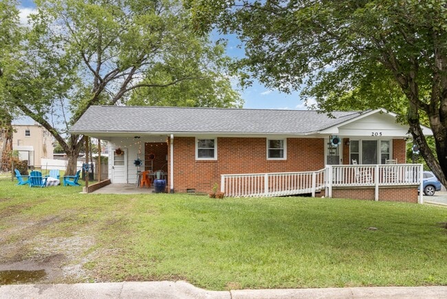 205 Sunset Dr in Chapel Hill, NC - Building Photo - Building Photo