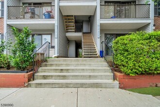 96 Fisher Dr in Franklin Township, NJ - Building Photo - Building Photo