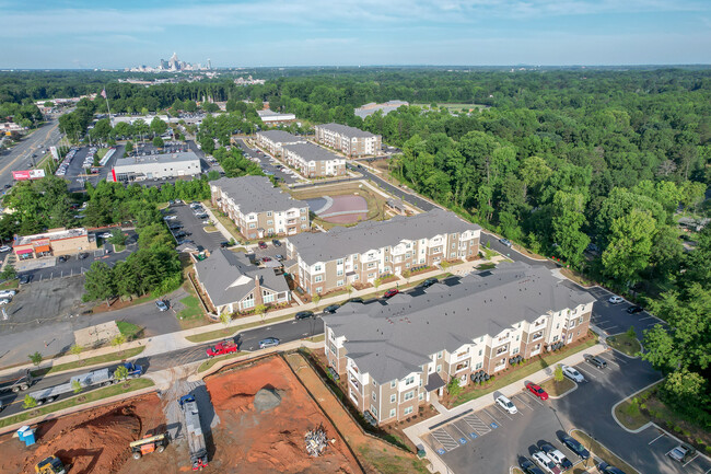 Platform Lofts in Charlotte, NC - Foto de edificio - Building Photo