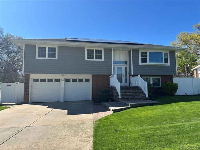 59 Dover St in Lindenhurst, NY - Building Photo - Building Photo