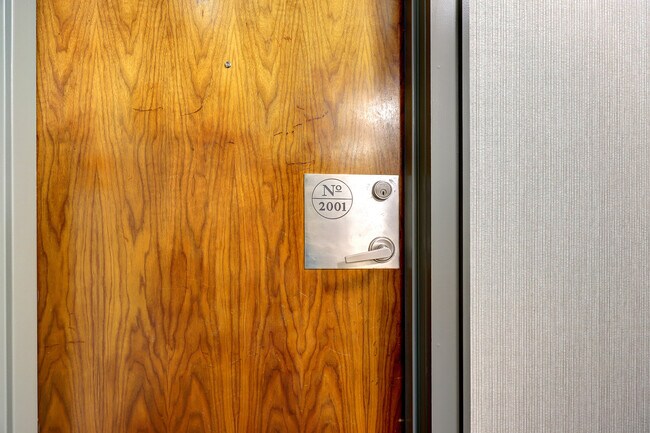 1 Elm Dr W in Mississauga, ON - Building Photo - Building Photo