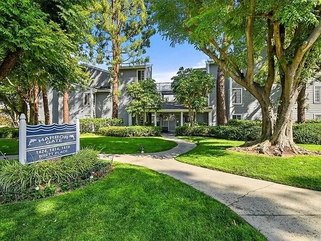 1414 Brett Pl, Unit 329 in San Pedro, CA - Foto de edificio - Building Photo