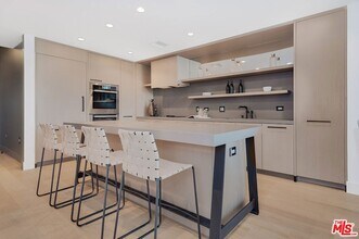 10777 Wilshire Blvd, Unit 703 in Los Angeles, CA - Building Photo - Building Photo