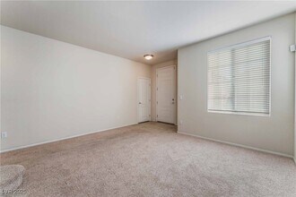 7013 Whipple Manor St in Las Vegas, NV - Building Photo - Building Photo