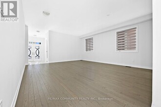 57 Bud Leggett Cres in Georgina, ON - Building Photo - Building Photo