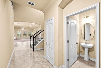 10406 Pecan Crest in San Antonio, TX - Foto de edificio - Building Photo